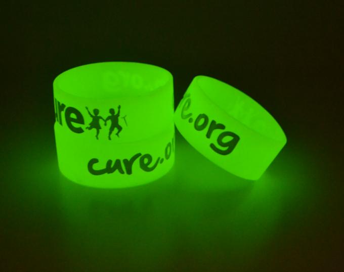 Color Filled Custom Silicone Bracelets Glow In The Dark For Outdoor Events 0