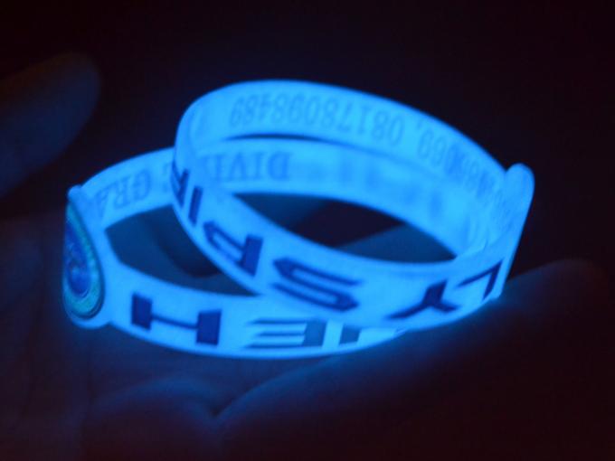 Color Filled Custom Silicone Bracelets Glow In The Dark For Outdoor Events 1
