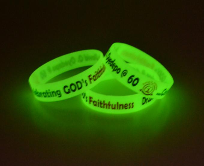 Color Filled Custom Silicone Bracelets Glow In The Dark For Outdoor Events 2